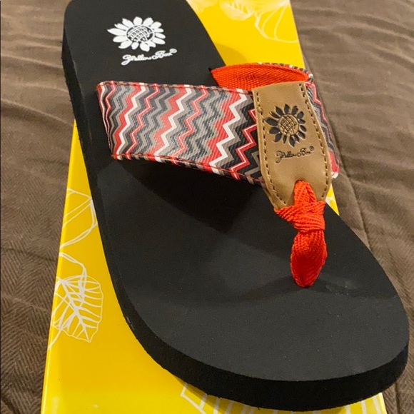 Yellow Box Shoes - New in box women’s 7.5